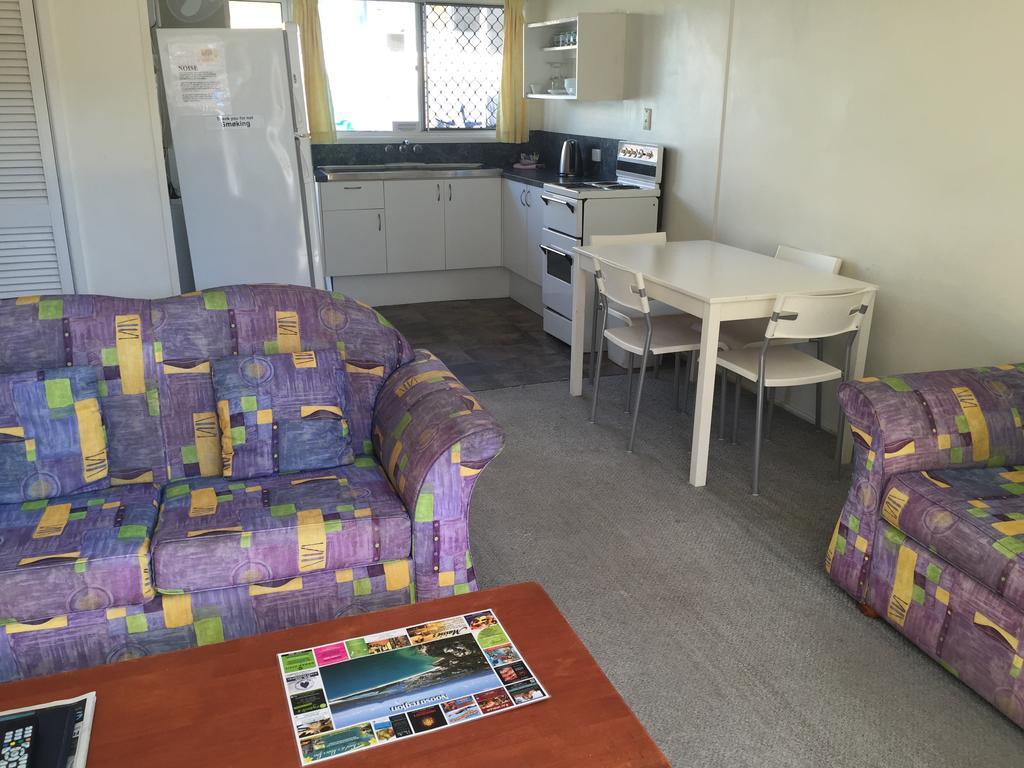 누사빌 Sandy Court Holiday Units 모텔 외부 사진